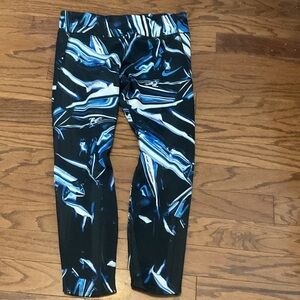 Nike Women’s Black and Blue Abstract Leggings